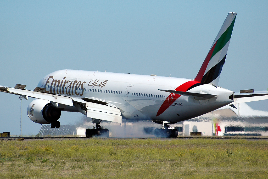 A6-EMK (29324) 1998 Boeing 777-21H(ER)