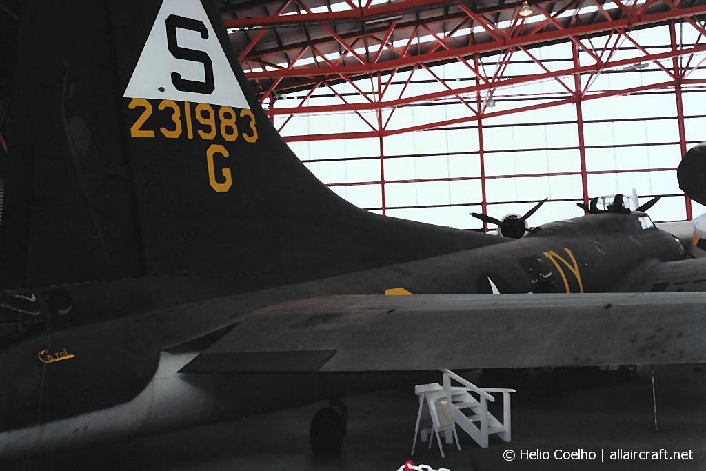 F-BDRS (32376) 1942 Boeing B-17G Flying Fortress