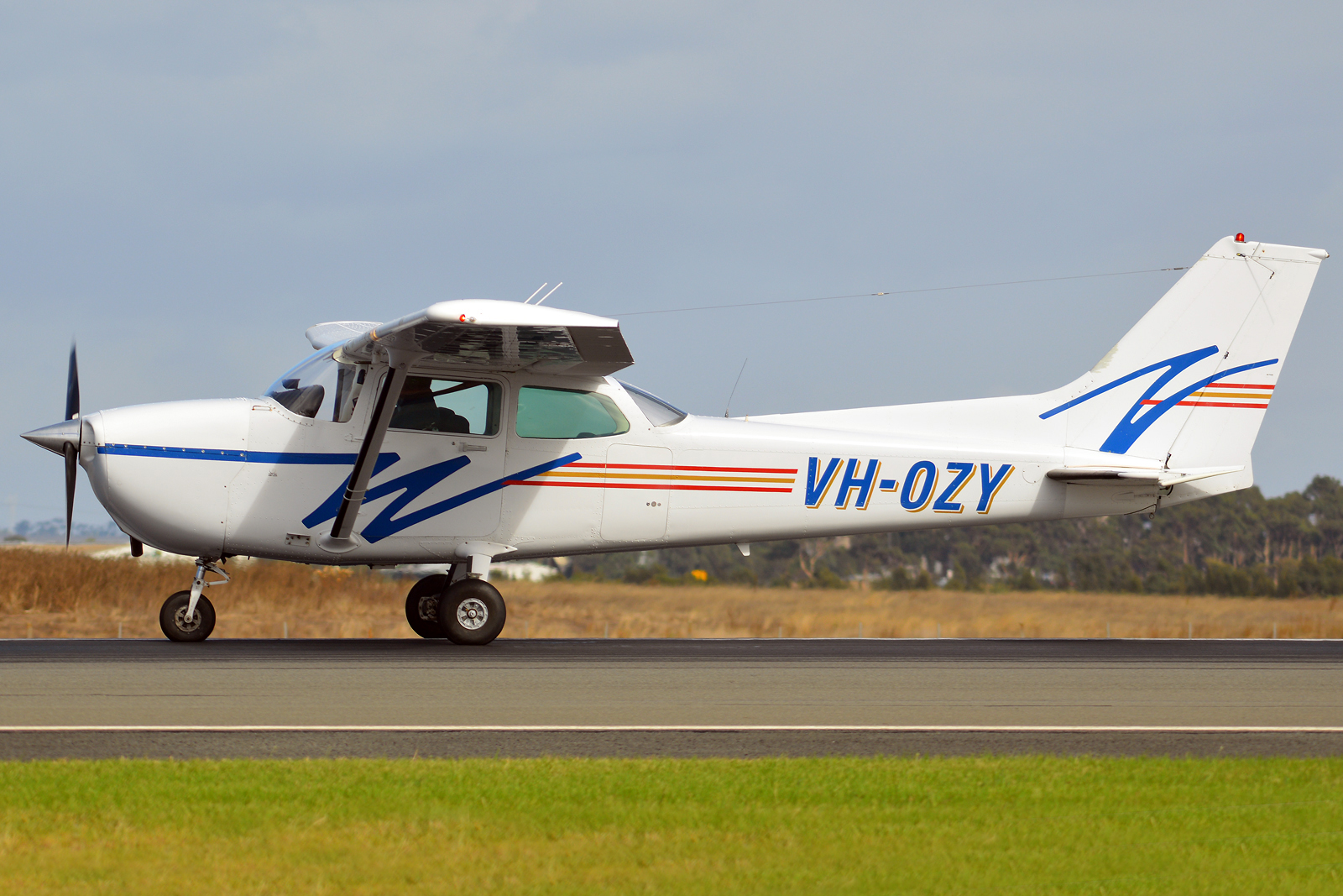 VH-OZY, (cn 17275385), Cessna 172P Skyhawk II