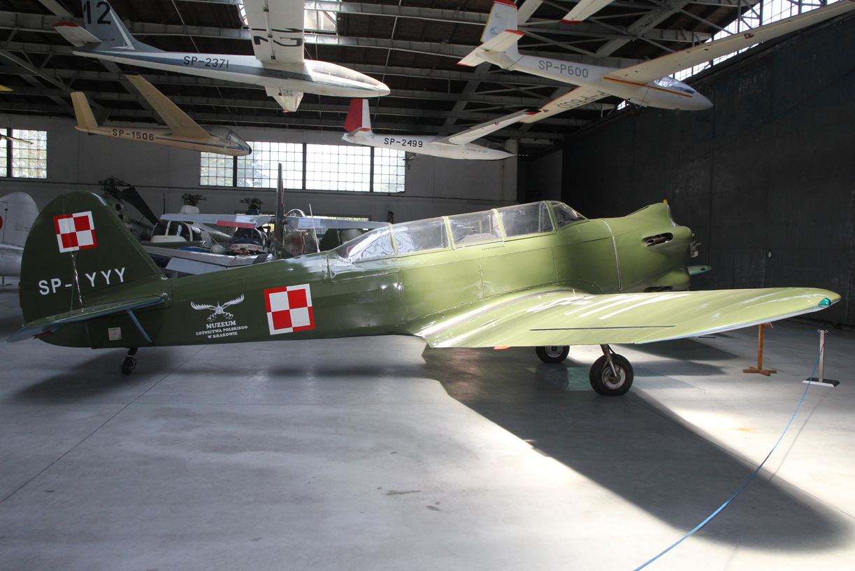 SP-YYY (EM005) Yakovlev Yak-18