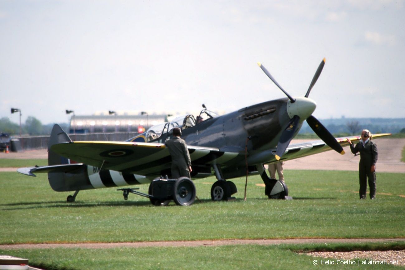 G-LFIX / ML407 1944 Supermarine 509 Spitfire LF.IX (T.IX)