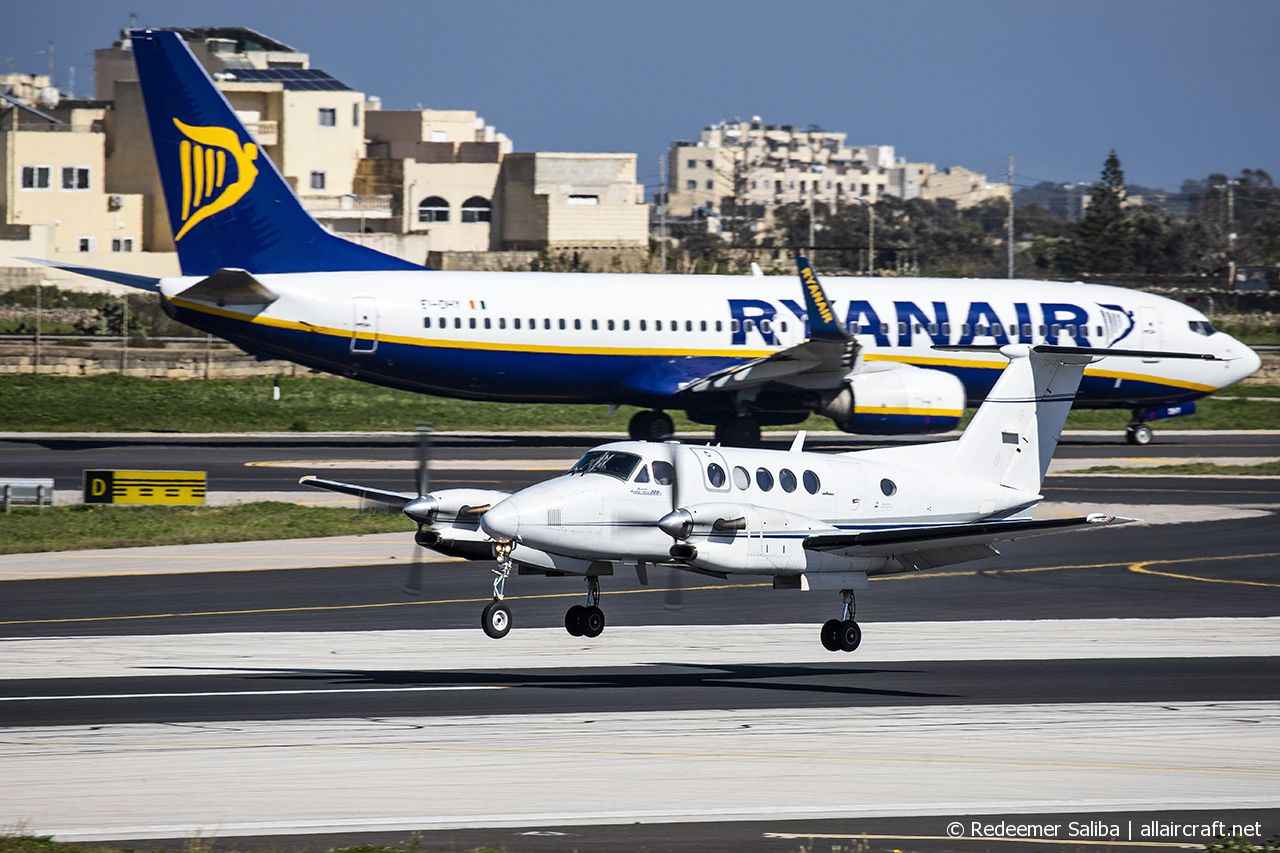 N907DB (FA-85) 1985 Beechcraft 300