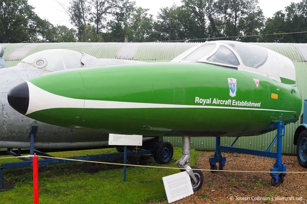 ET-272 1958 Hawker Hunter T53