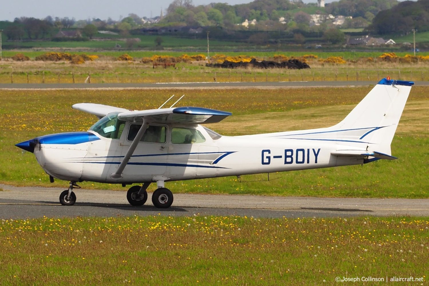 G-BOIY (172-67738) 1976 Cessna 172N