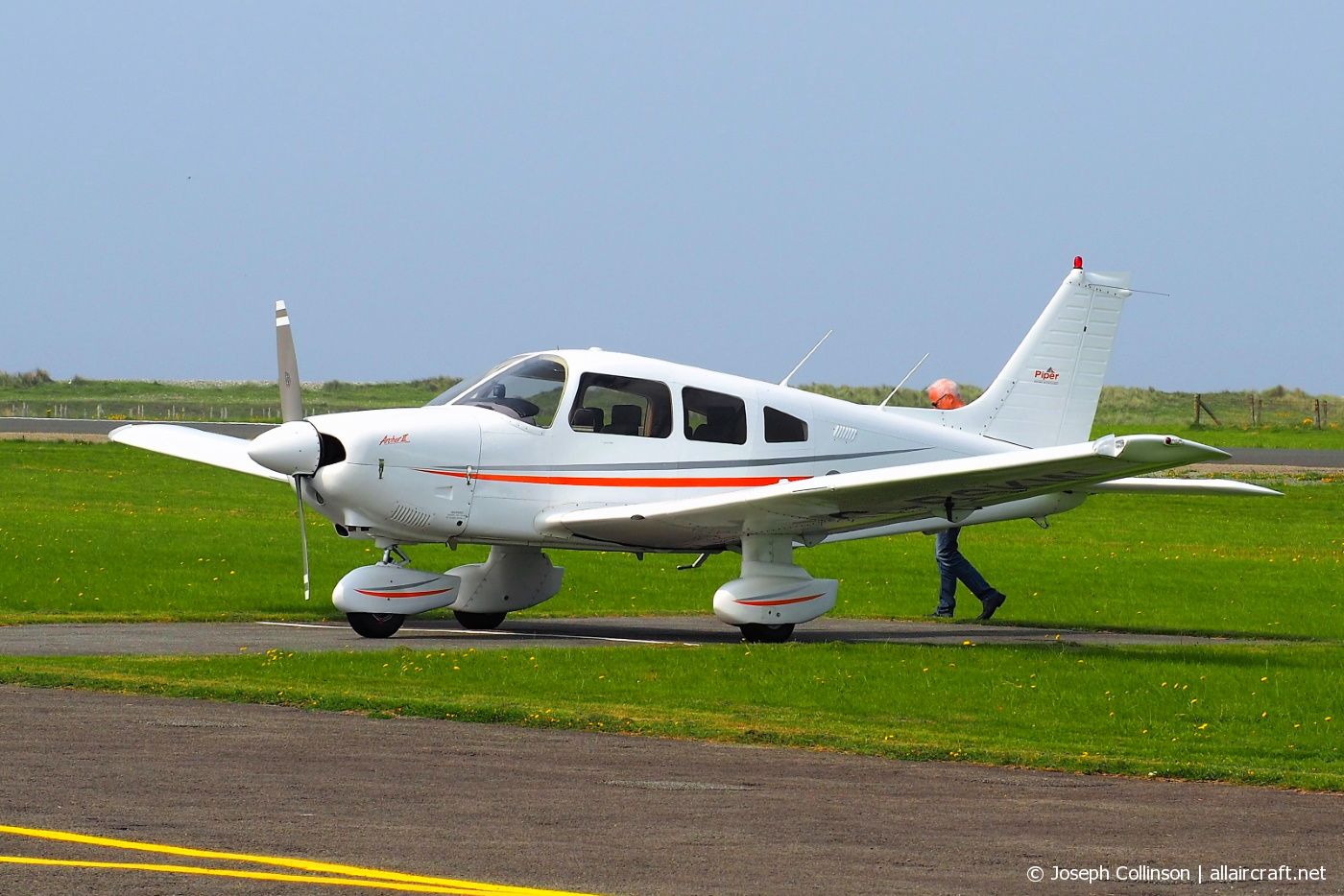 G-BSKW (28-90138) Piper PA-28-181 Archer II