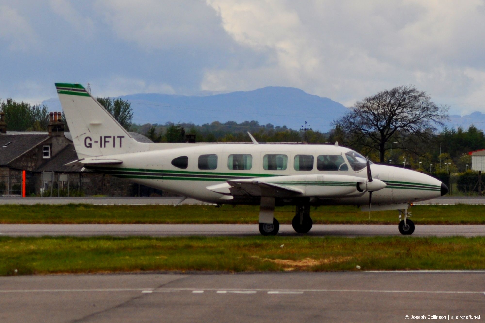 G-IFIT (31-8052078) 1980 Piper PA-31-350 Navajo Chieftain