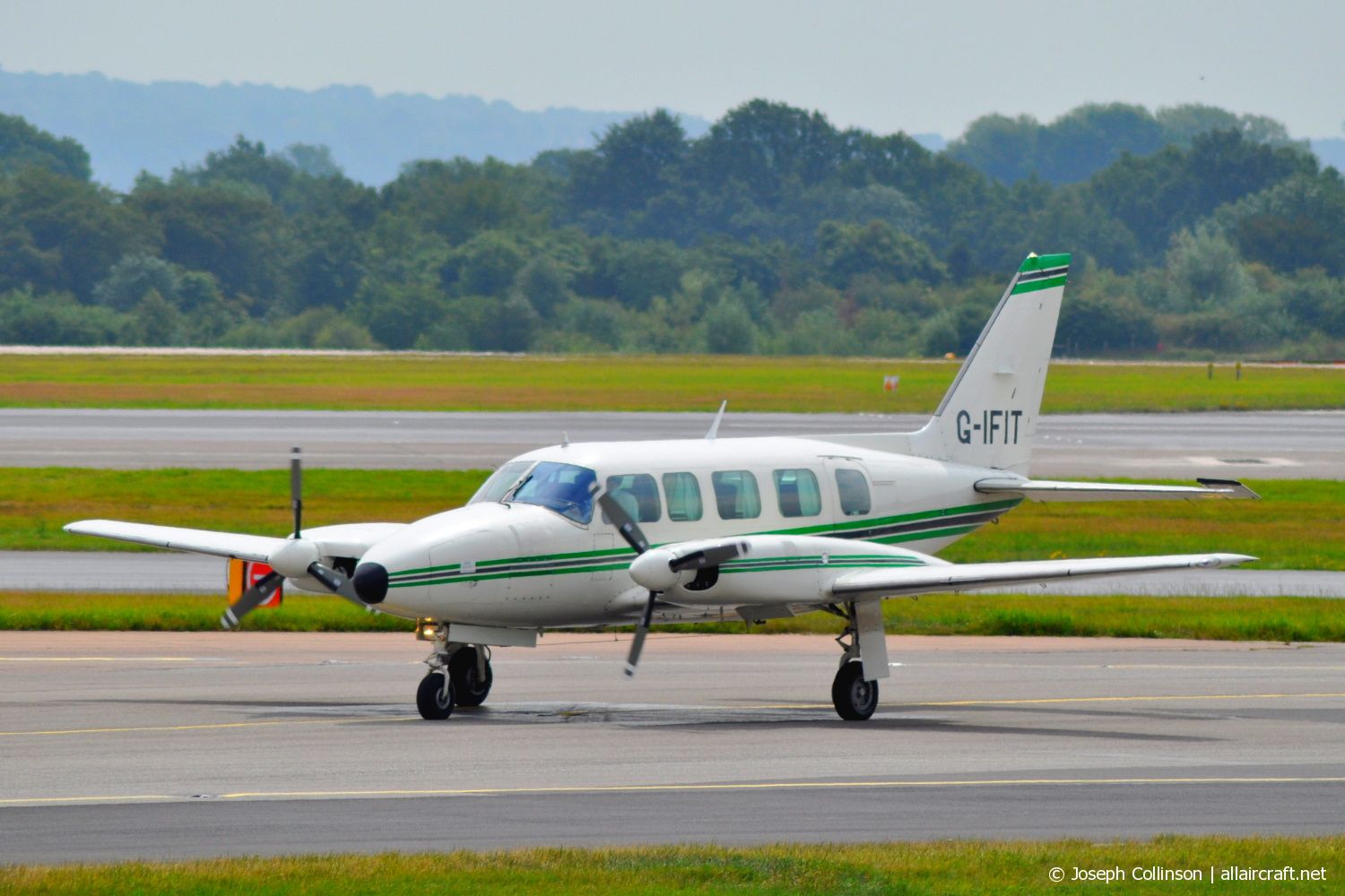 G-IFIT (31-8052078) 1980 Piper PA-31-350 Navajo Chieftain