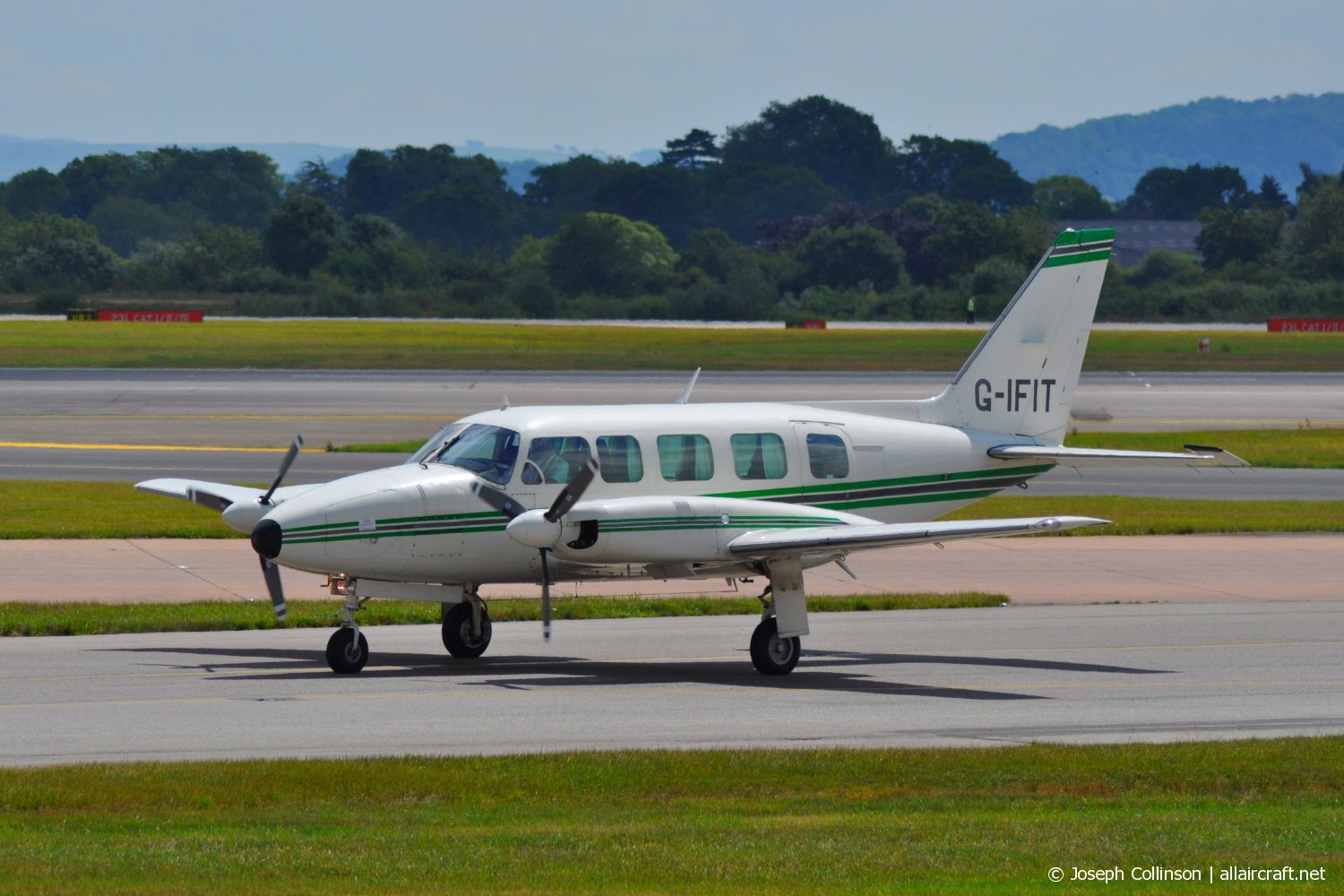 G-IFIT (31-8052078) 1980 Piper PA-31-350 Navajo Chieftain