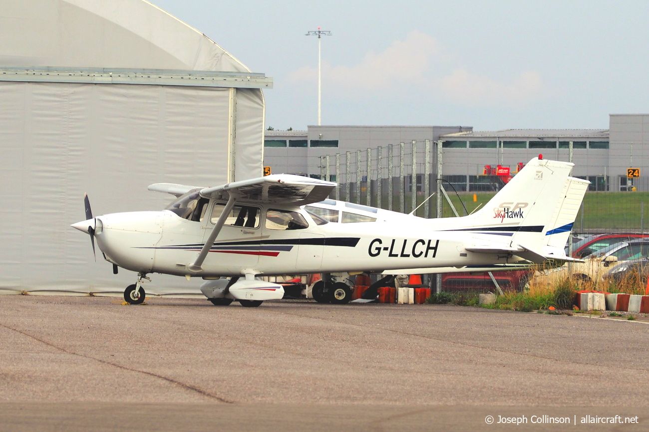 G-LLCH (172S8822) 2001 Cessna 172S Skyhawk SP
