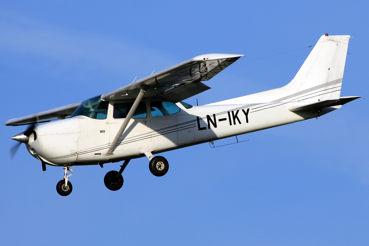 LN-IKY, (cn 17274139), Cessna 172