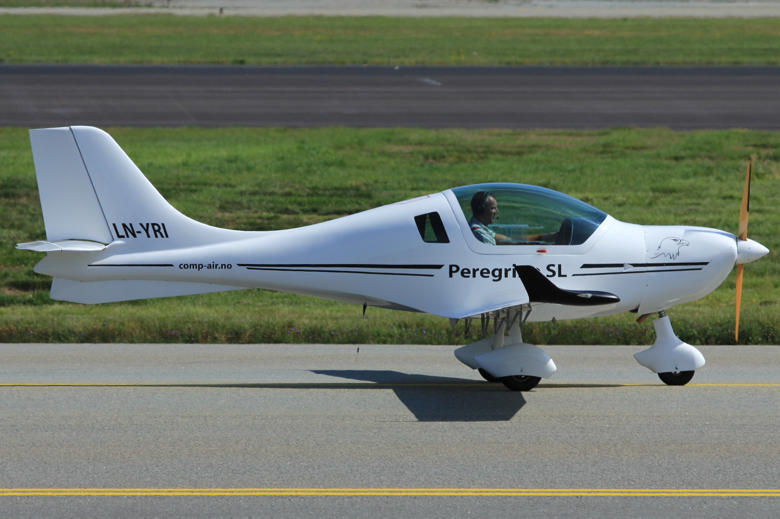 LN-YRI (121) 2011 Flaming Air Peregrine SL