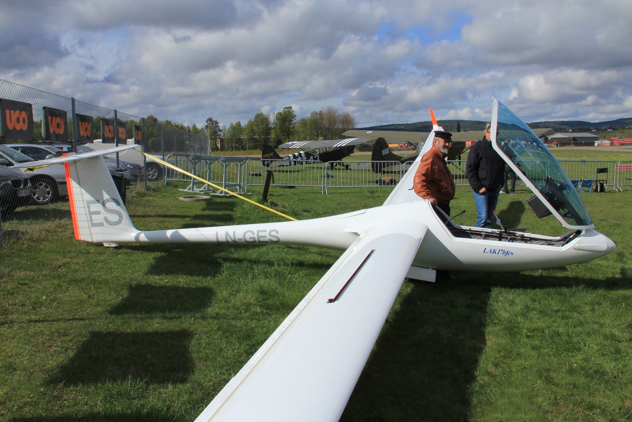 LN-GES (223) Sportine Aviacija LAK-17 bfes