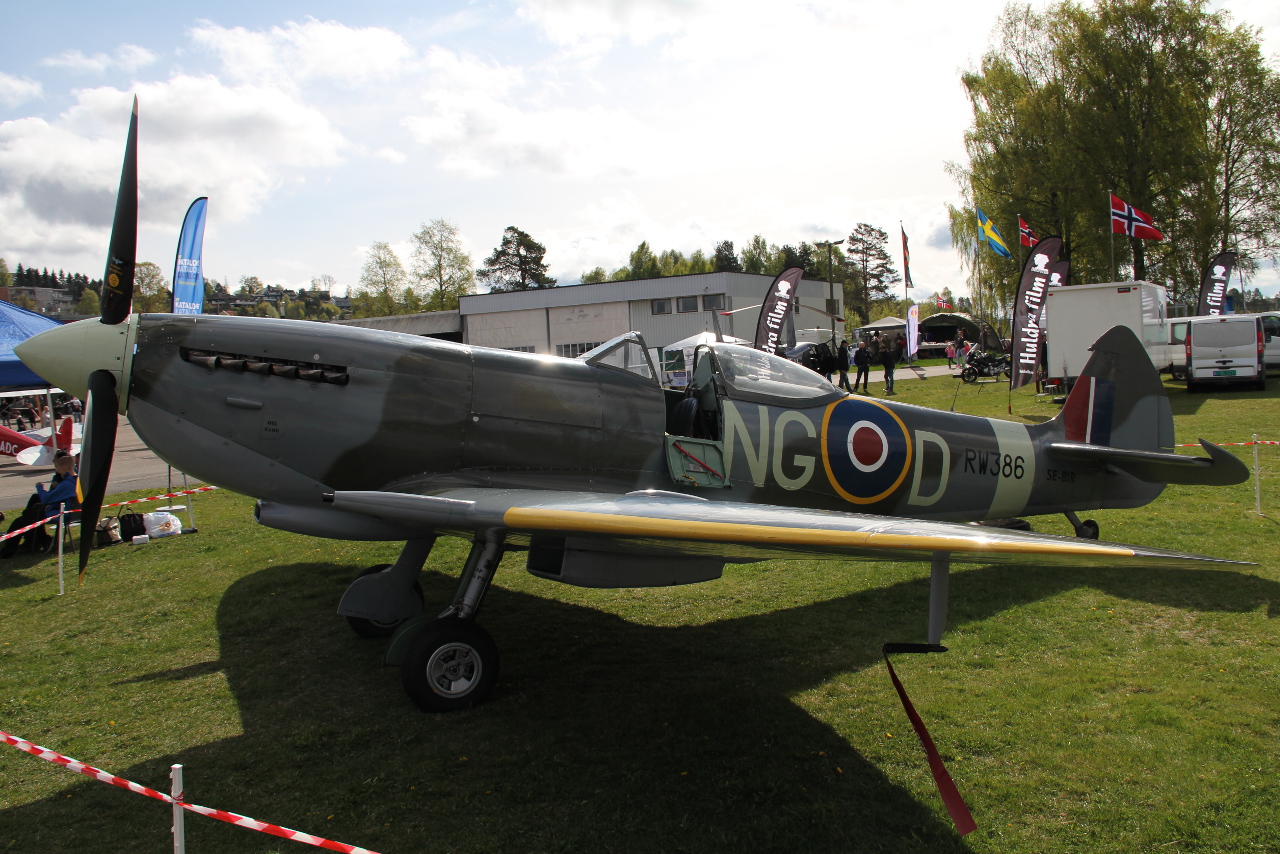 SE-BIR (CBAF.IX.4644) Supermarine 361 Spitfire LF16E