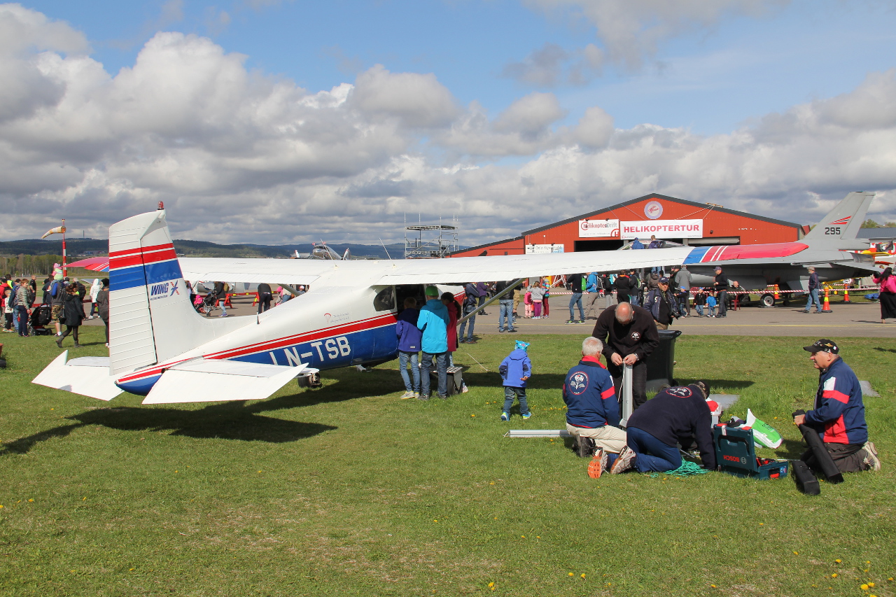 LN-TSB (182-33977) Cessna 182A