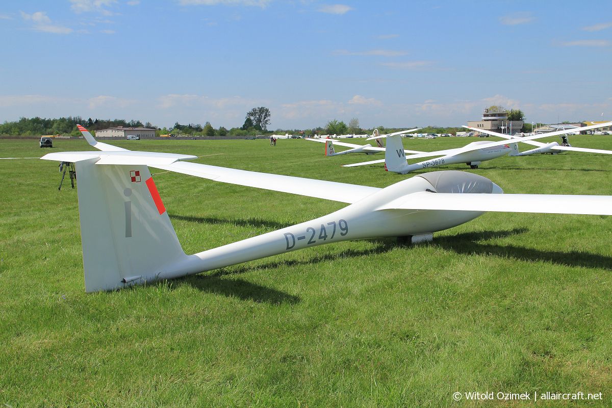 D-2479 ( 211 ) Schempp-Hirth Discus 2A