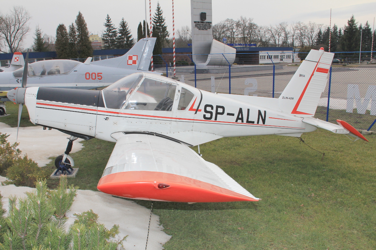 SP-ALN Zlin Z-42M