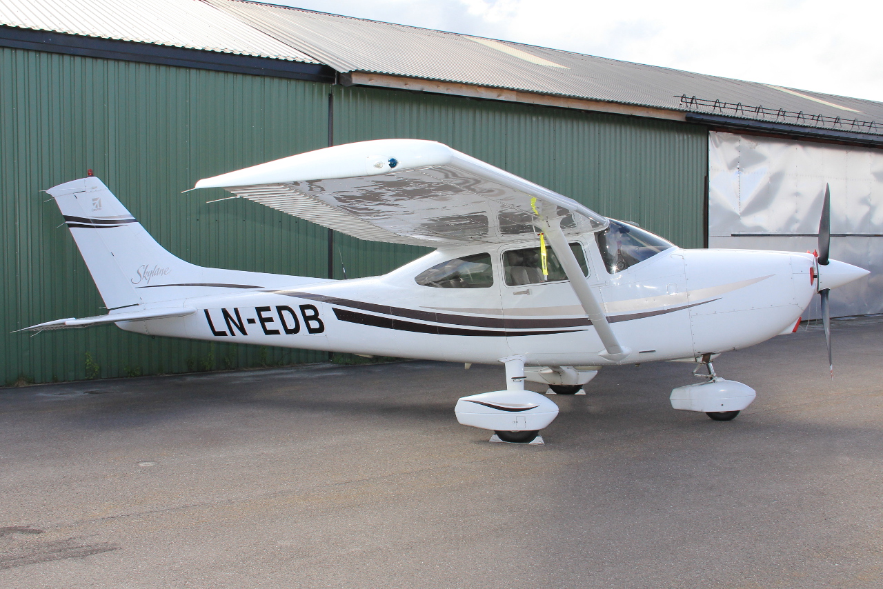 LN-EDB (18280529) Cessna 182S