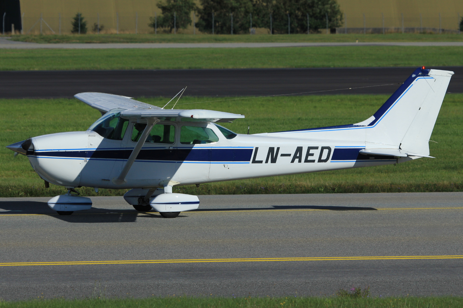 LN-AED (172-68157) Cessna 172N Skyhawk II