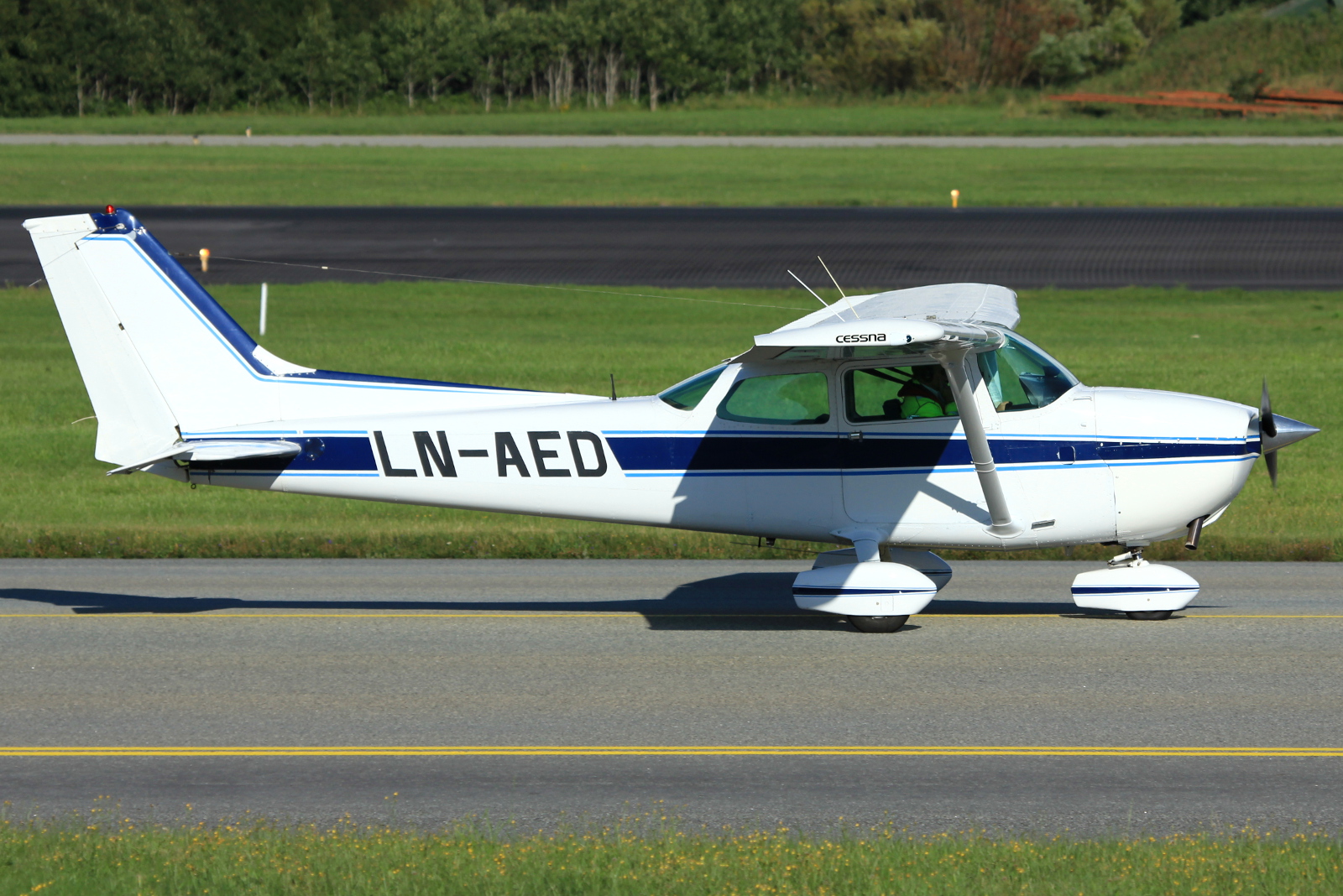 LN-AED (172-68157) Cessna 172N Skyhawk II