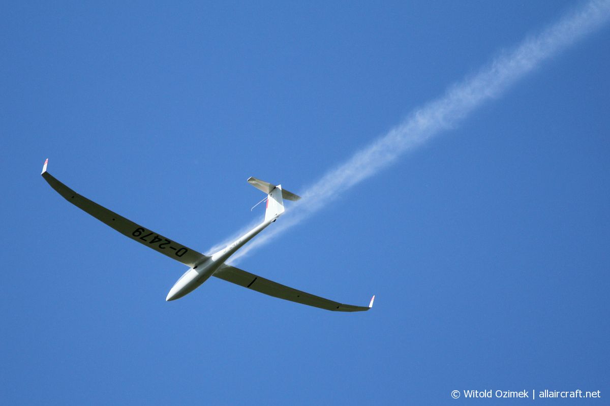 D-2479 ( 211 ) Schempp-Hirth Discus 2A