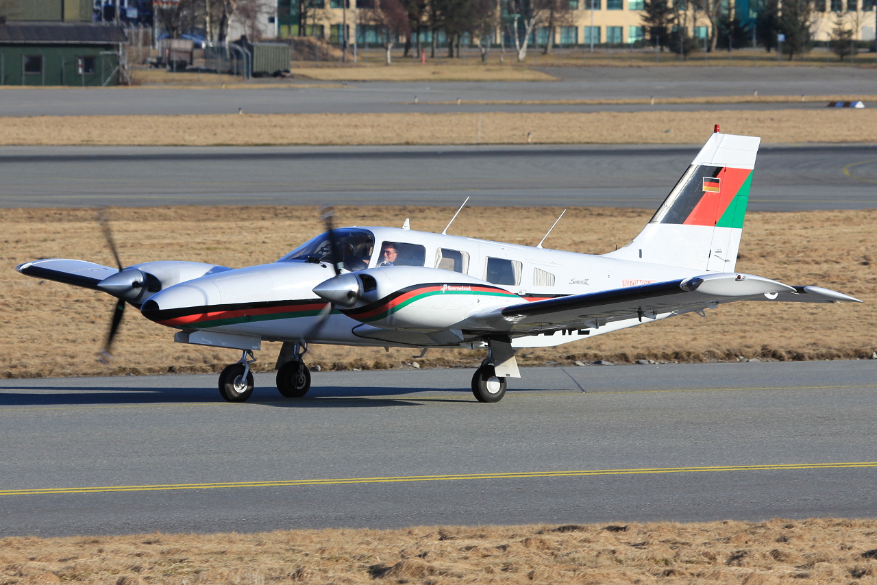 D-GDWL (34-48025) Piper PA-34-220T Seneca III