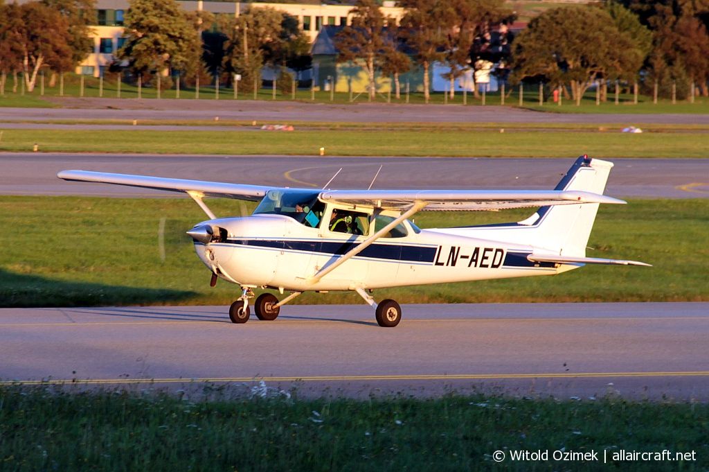 LN-AED (172-68157) Cessna 172N Skyhawk II