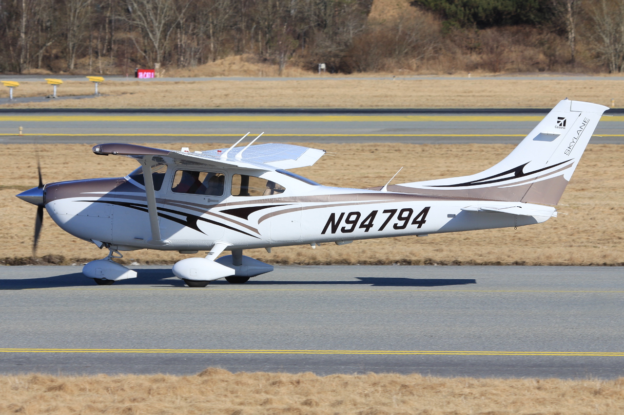 N94794 (18282327) Cessna 182T