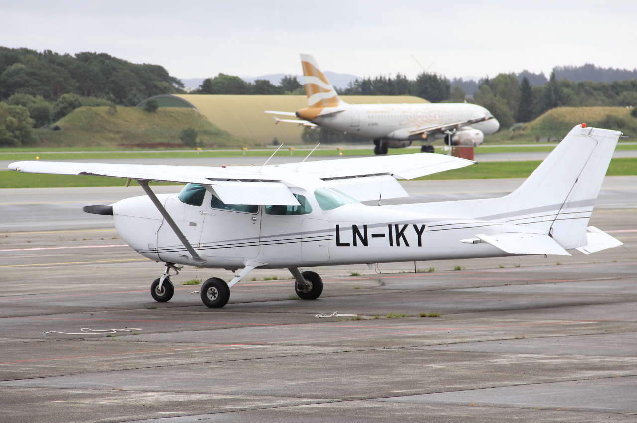 LN-IKY (17274139) Cessna 172P