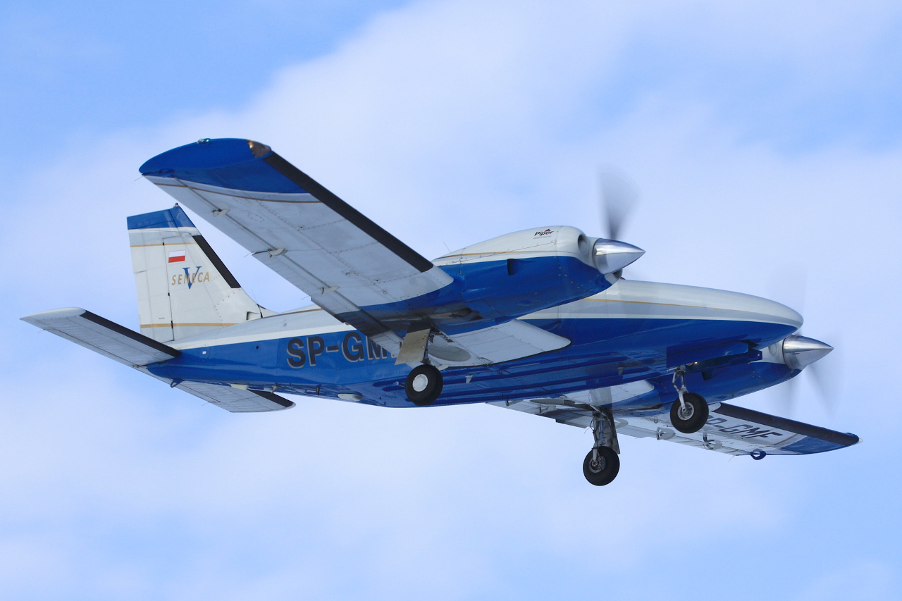 SP-GMF (34-49008) Piper PA-34-220T Seneca V