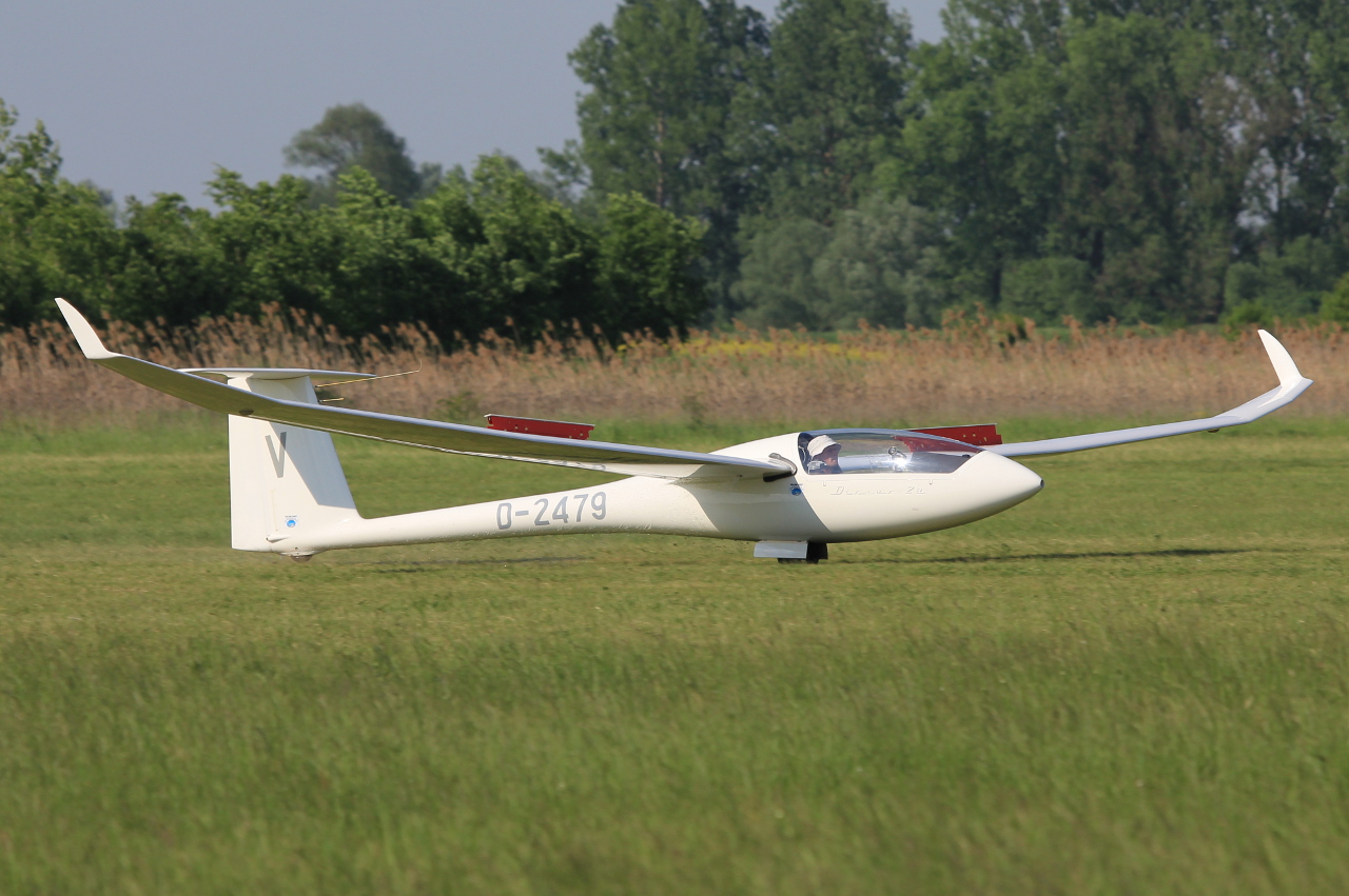 D-2479 ( 211 ) Schempp-Hirth Discus 2A