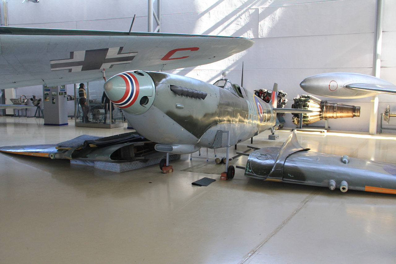 MH350 / AH-V (CBAF.IX.490) Supermarine Spitfire F.Vc Replica