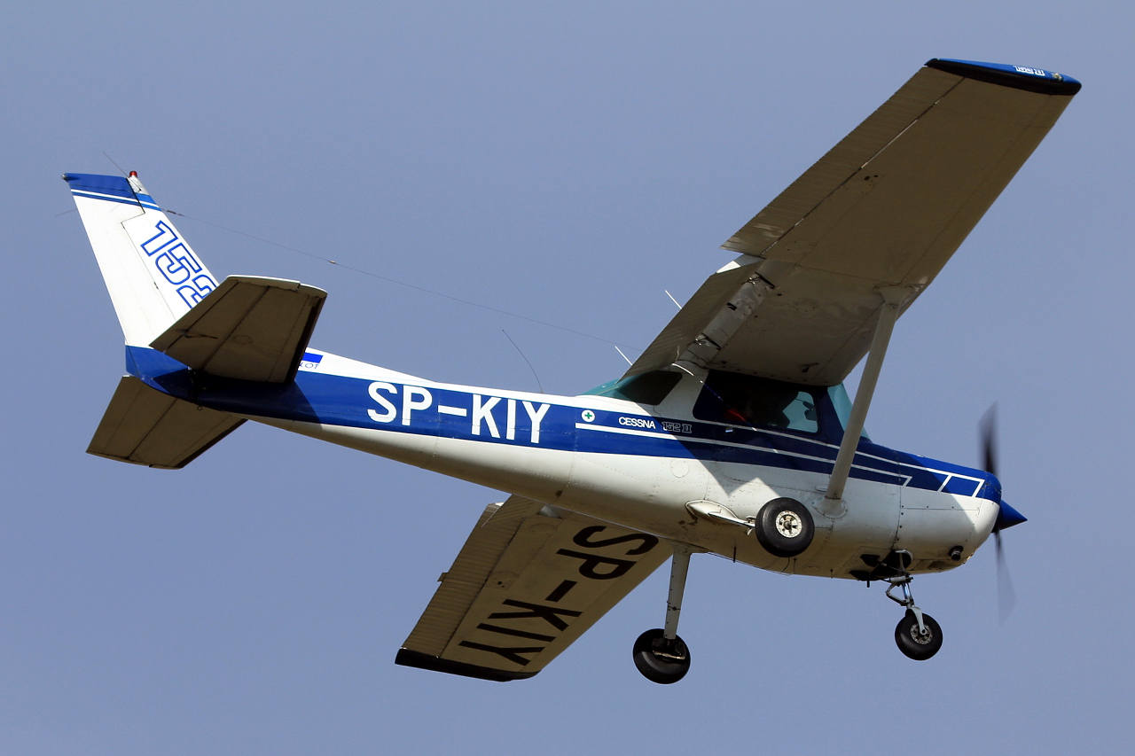 SP-KIY (15281774) Cessna 152 II