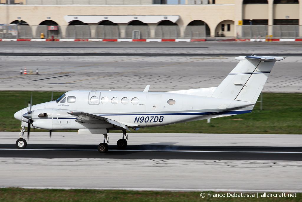 N907DB (FA-85) 1985 Beechcraft 300