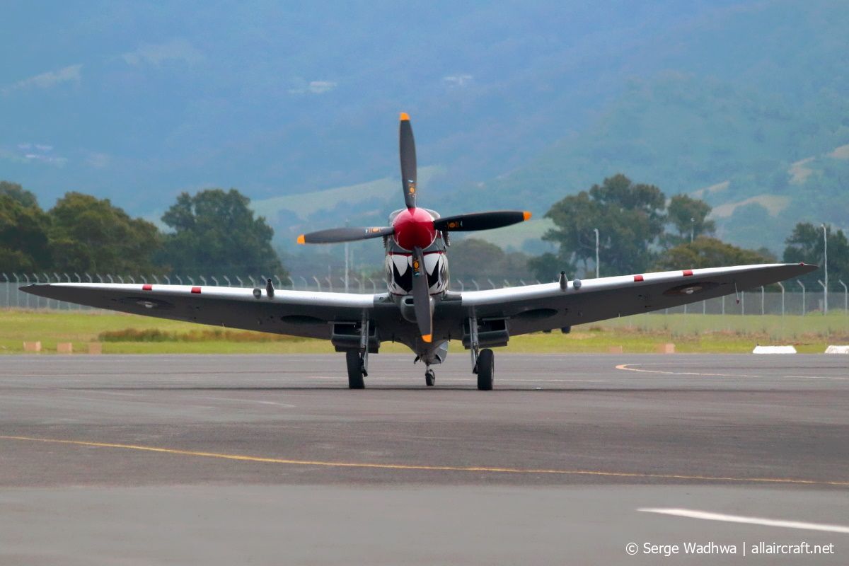VH-HET · Supermarine Spitfire HF.VIII · (WOL / YWOL)