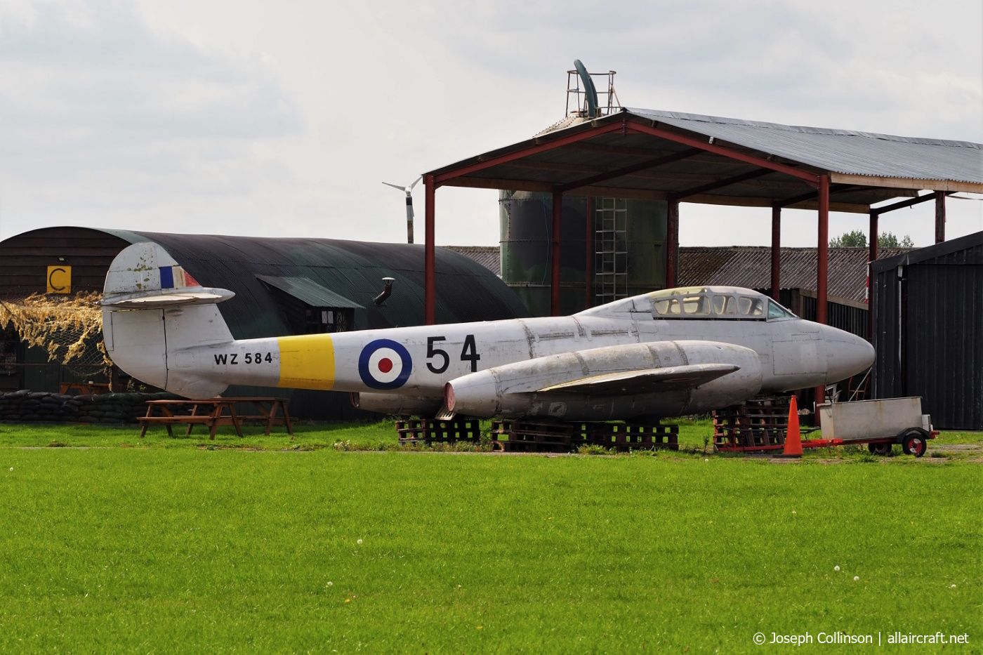 WZ584 / WL345 Gloster Meteor T7