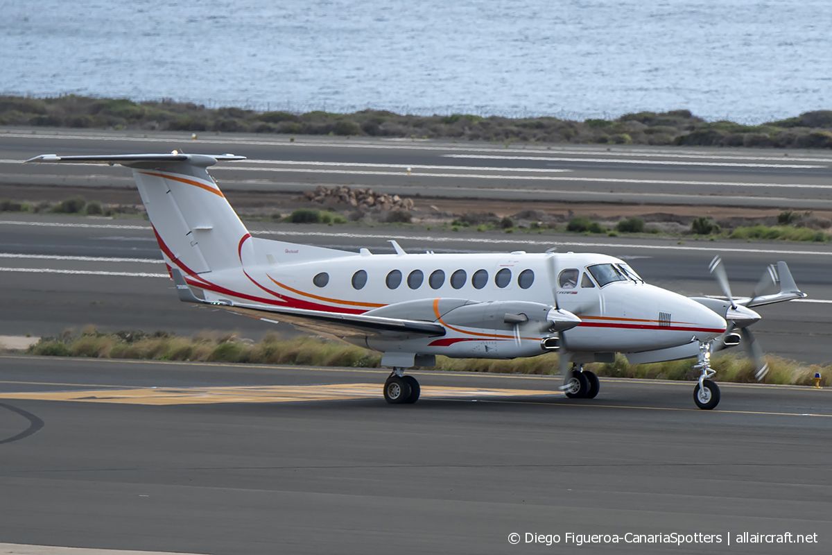 T7-TM8 (FL-1225) Beechcraft 300 Super King Air