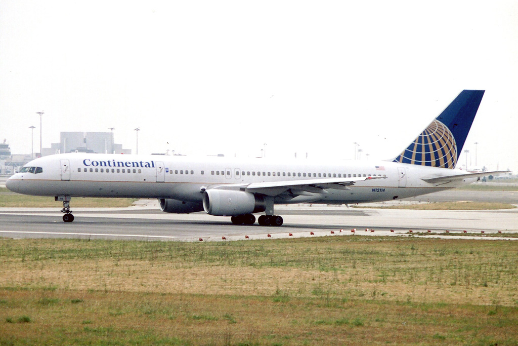 N12114 · Boeing 757-224 · (LIS / LPPT)