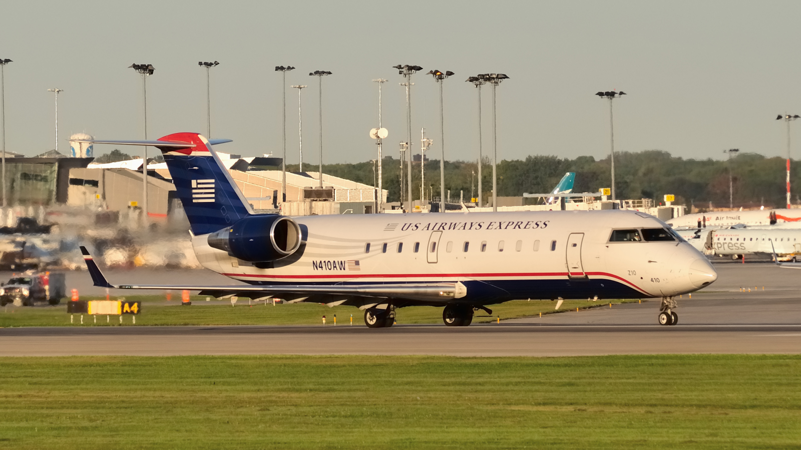 N410AW (cn 7490) Bombardier CRJ200LR