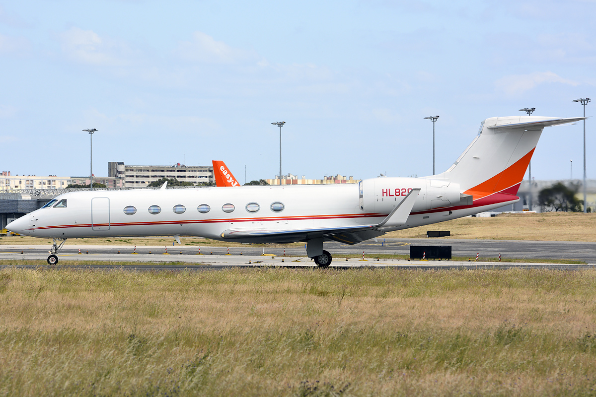 HL8200 (5233) 2009 Gulfstream Aerospace G550