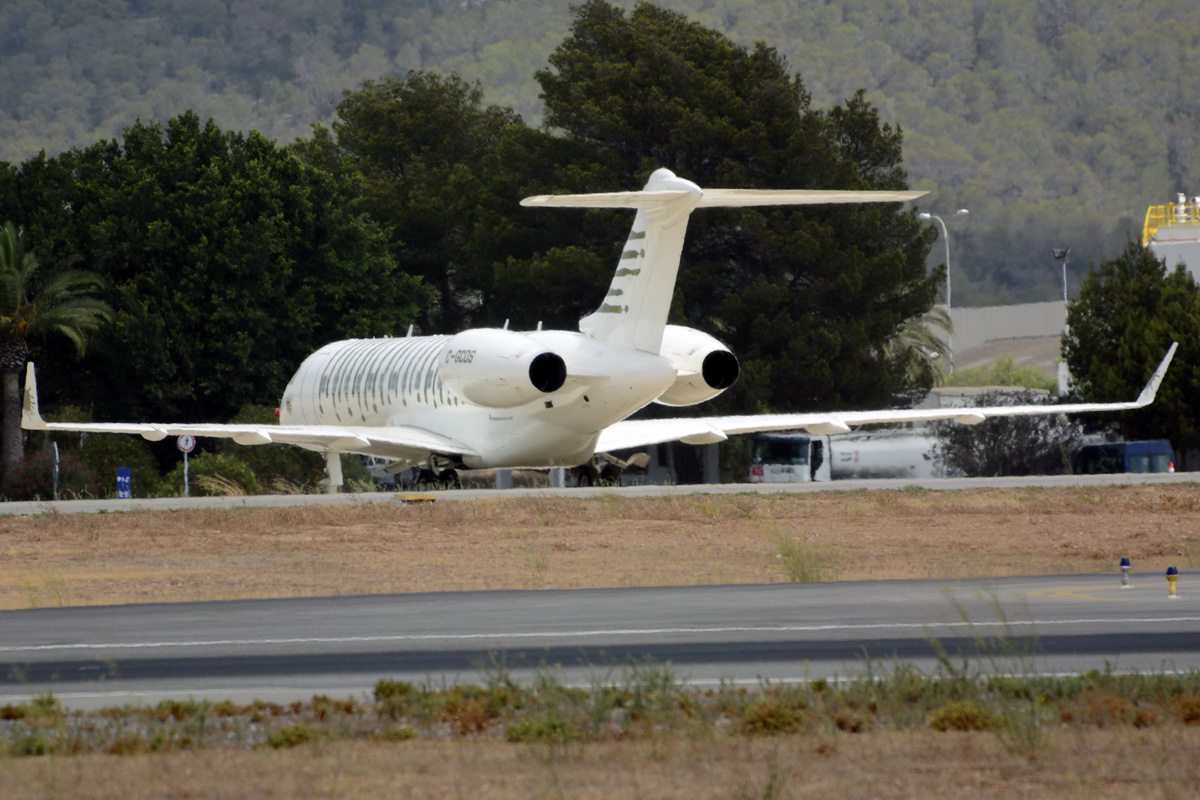 C-GCDS (9137) 2003 Bombardier BD-700-1A10 Global Express