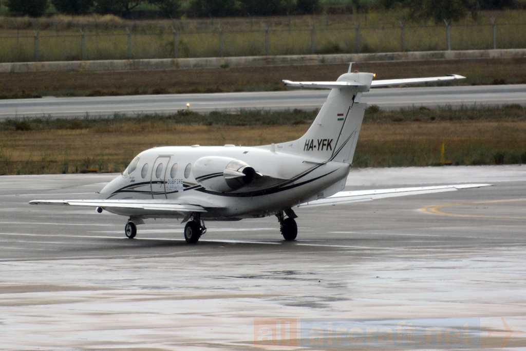 HA-YFK (RJ-56) Beechcraft 400 BeechJet