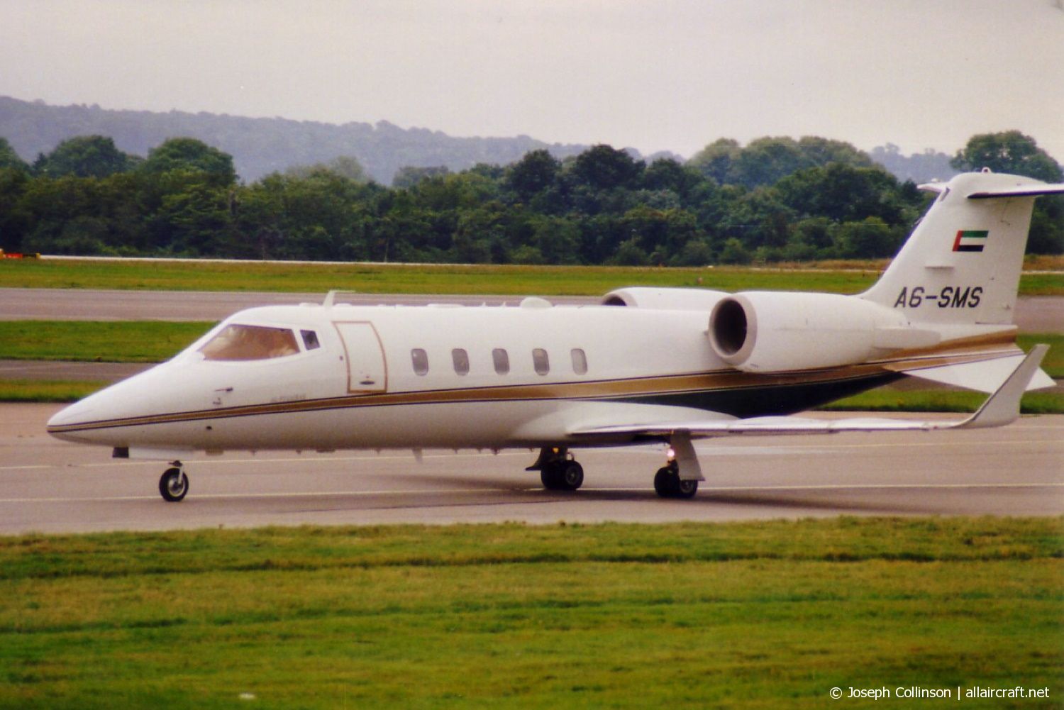 A6-SMS (20015) 2004 Bombardier BD-100-1A10 Challenger 300