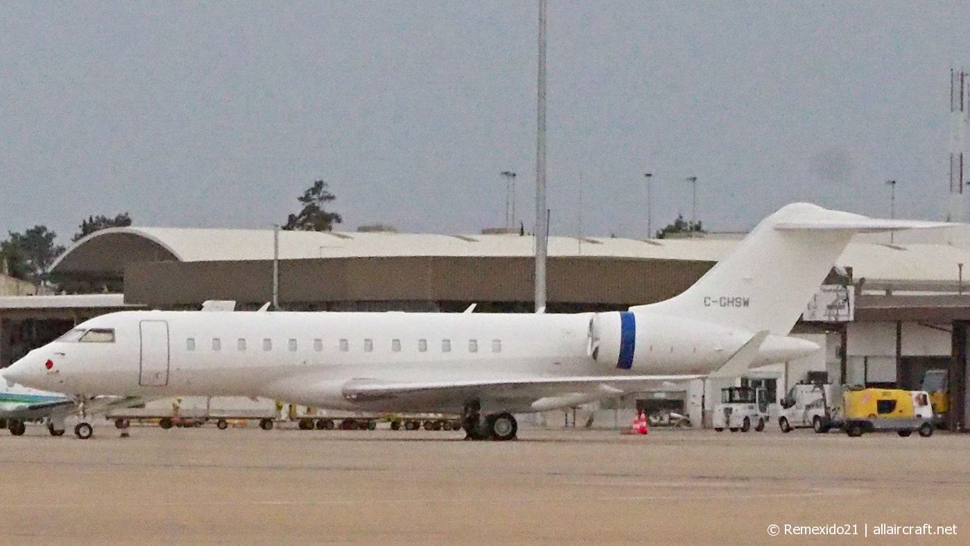 C-GHSW (cn 9640) Bombardier BD-700