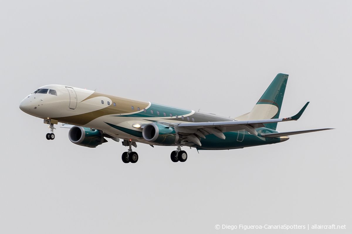 PS-LIA (19000656) 2015 Embraer 190 Lineage 1000