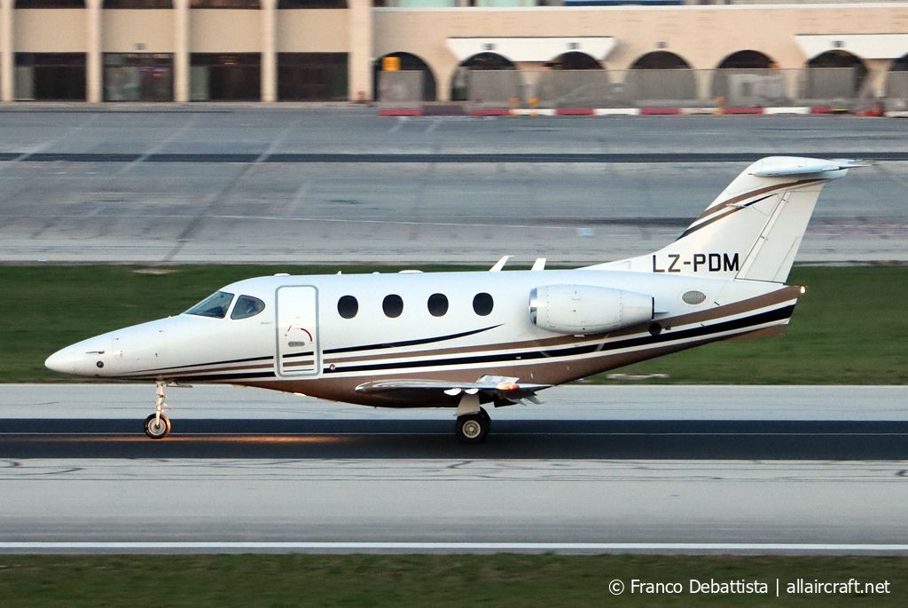 LZ-PDM (RB-125) 2005 Raytheon 390 Premier