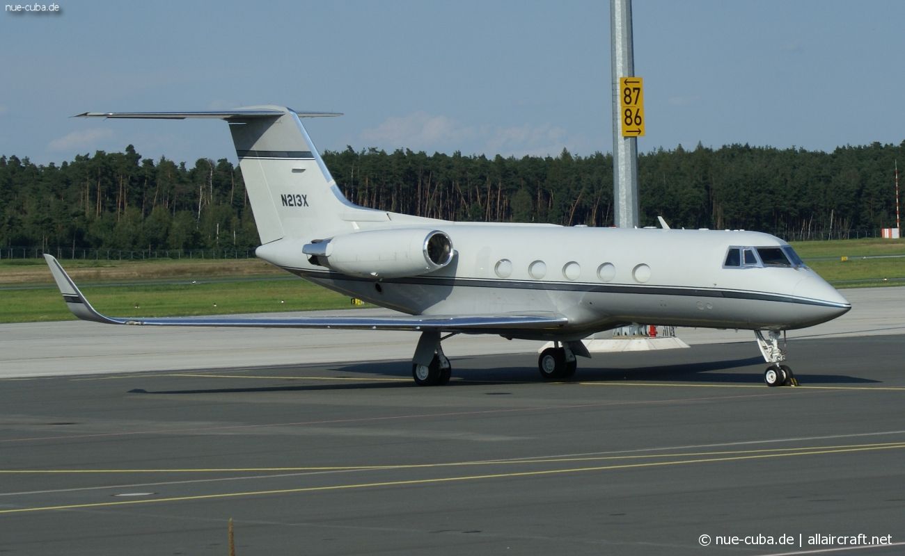 N213X (9073) 2000 Bombardier BD-700-1A10 Global 6000