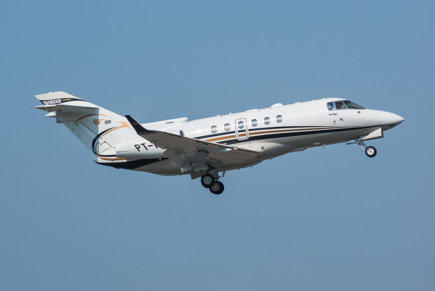 PT-MIA (HA-0206) 2012 Raytheon Hawker 900XP