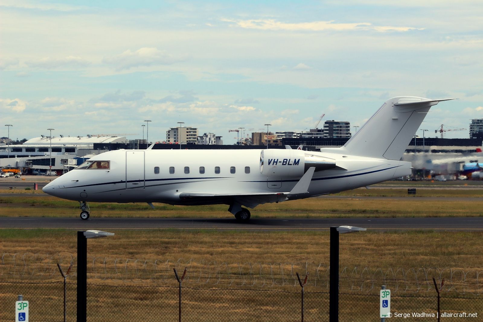 VH-BLM (5407) 1999 Bombardier Challenger 604
