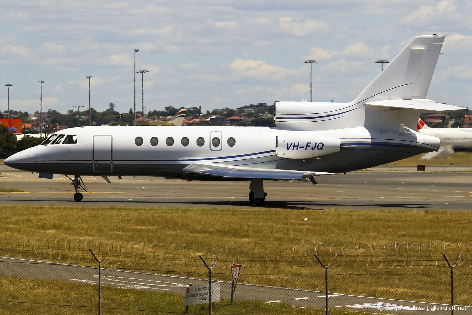 VH-FJQ (252) 1995 Dassault Falcon 50