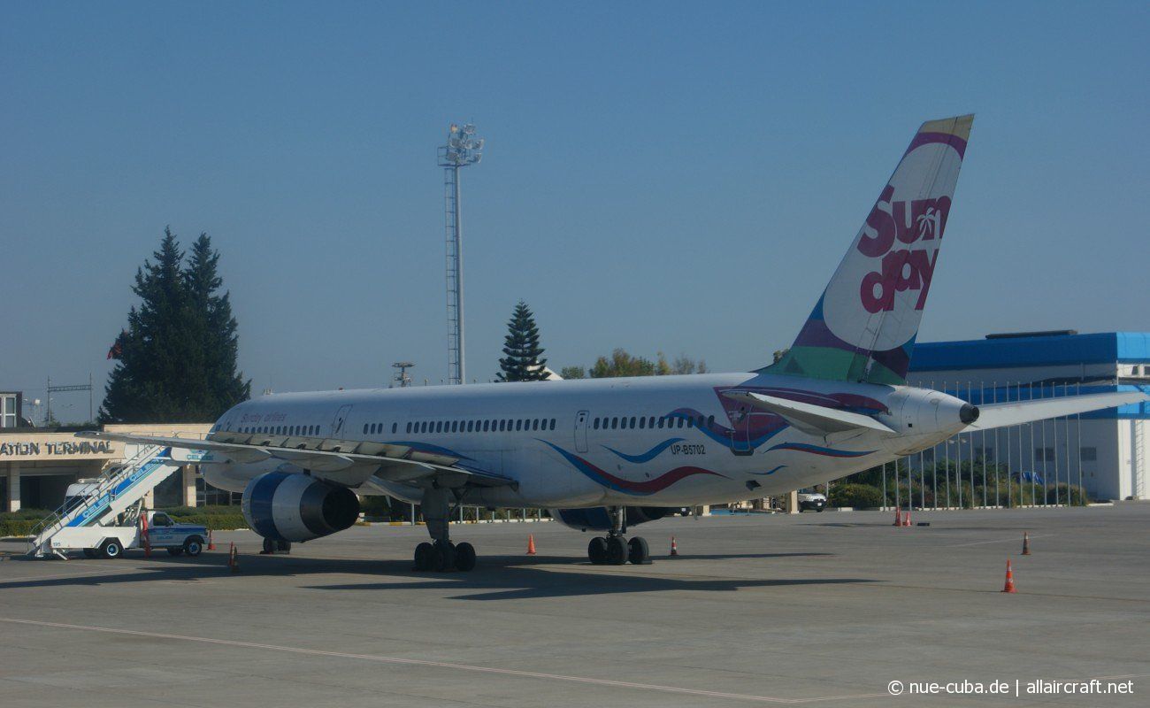 UP-B5702 (cn 25083) Boeing 757-21B